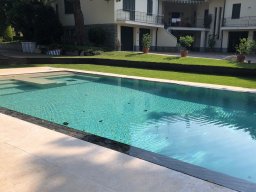 piscina su misura con pvc colore sabbia - trattamento acqua con elettrolisi
